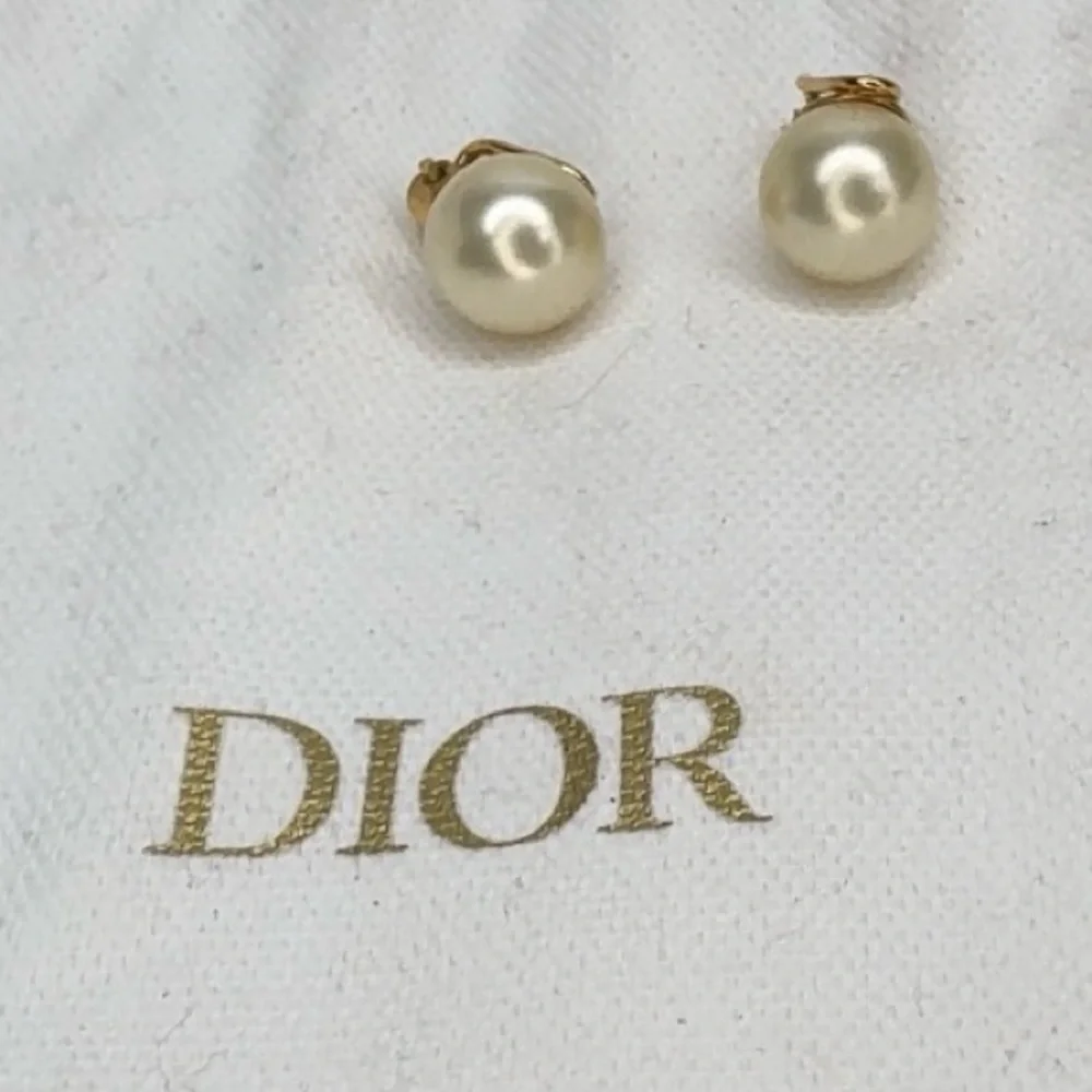 Christian Dior 100% authentic rare vintage 1960s classic pearl clip earrings - Picture 8 of 12